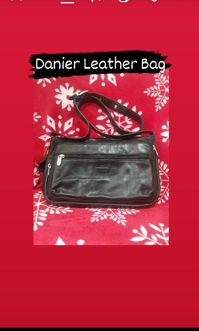 Danier Leather Bag (Category: Luxury Bags & Wallets) located in Manila. Submitted by kikthans (Listing ID 1107775674, Image 1). Description: .