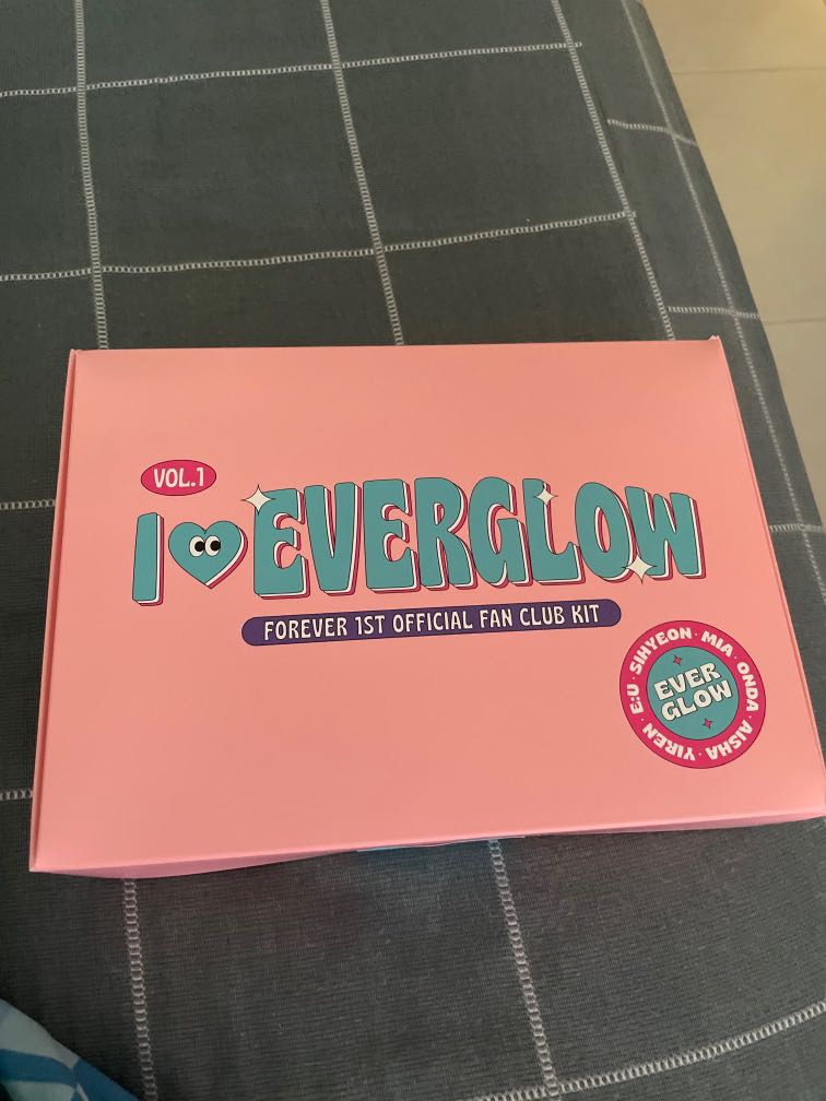 Everglow First Fanclub Kit