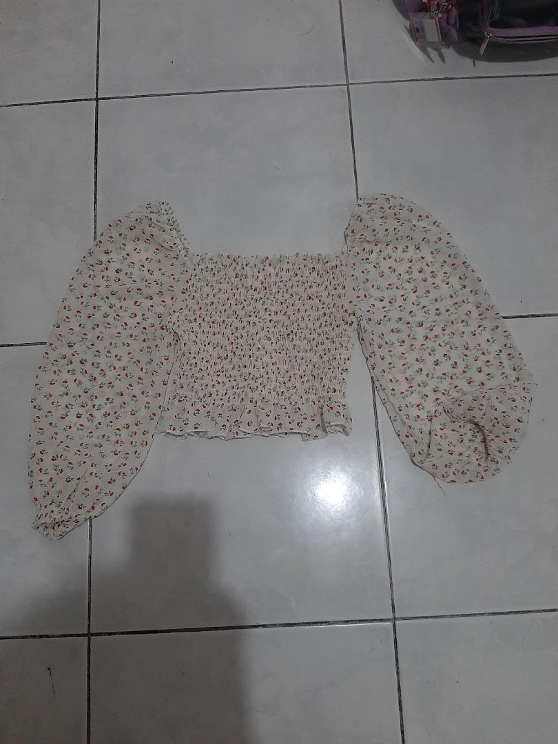 Floral White Puffed Blouse (Category: Blouses) located in Quezon City. Submitted by jinhit21 (Listing ID 1107807925, Image 1). Description: Never worn at all! cute and sexy crop long sleeved Blouse.