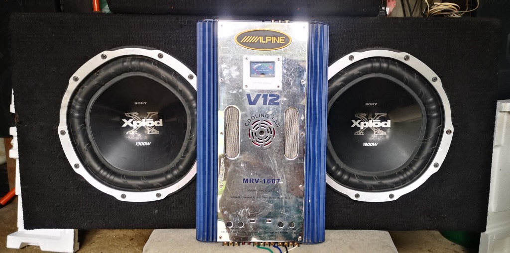 Sony xplod 1300 watt sub sale