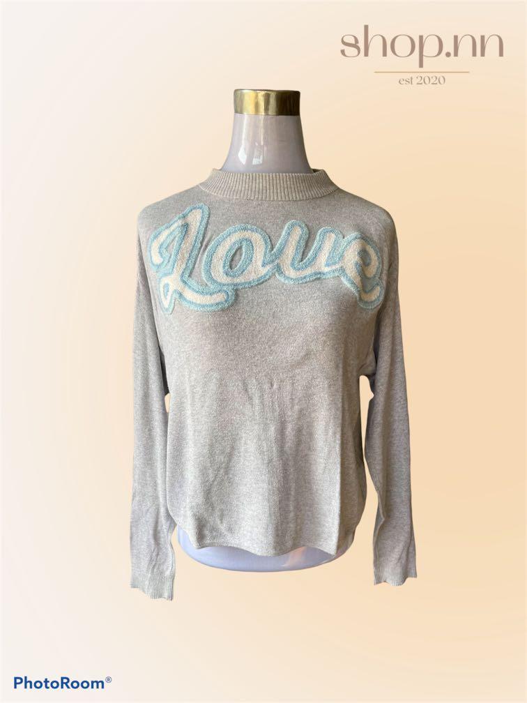 GRAY GREY AUTHENTIC H&M CROPPED SWEATER JACKET LONG SLEEVE (Category: Coats, Jackets and Outerwear) located in Dasmarinas. Submitted by shop.nn (Listing ID 1107817453, Image 1). Description: Size: S to M Good as new! Rfs: Need funds for school MOP: GCash or Shopee COD / Shopee Checkout Link available Note for Shopee COD: Additional 5% of the item’s price will be charged for the transaction fee. Same day delivery like Lalamove, Mr. Speedy and Grab