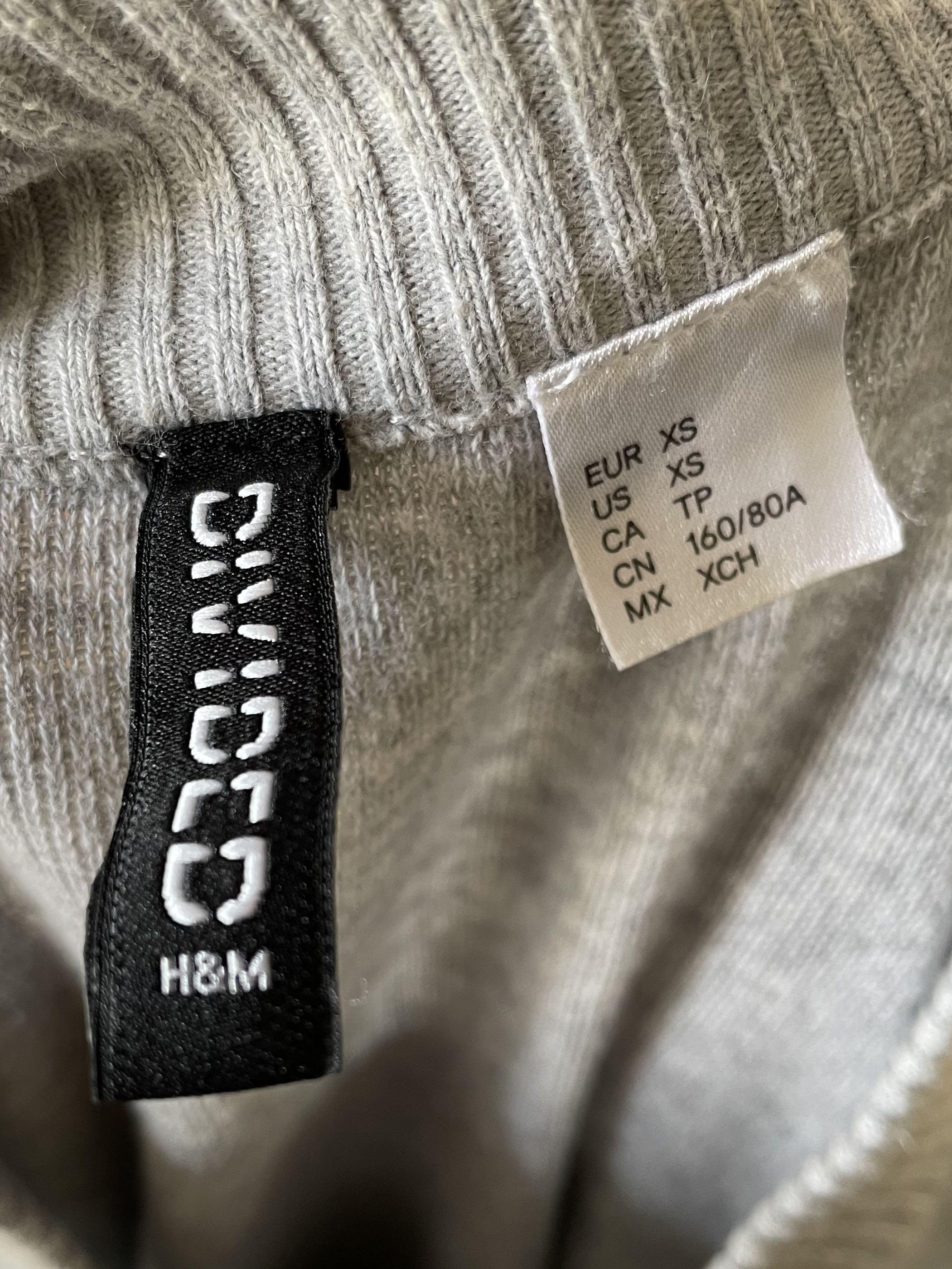 GRAY GREY AUTHENTIC H&M CROPPED SWEATER JACKET LONG SLEEVE (Category: Coats, Jackets and Outerwear) located in Dasmarinas. Submitted by shop.nn (Listing ID 1107817453, Image 2). Description: Size: S to M Good as new! Rfs: Need funds for school MOP: GCash or Shopee COD / Shopee Checkout Link available Note for Shopee COD: Additional 5% of the item’s price will be charged for the transaction fee. Same day delivery like Lalamove, Mr. Speedy and Grab