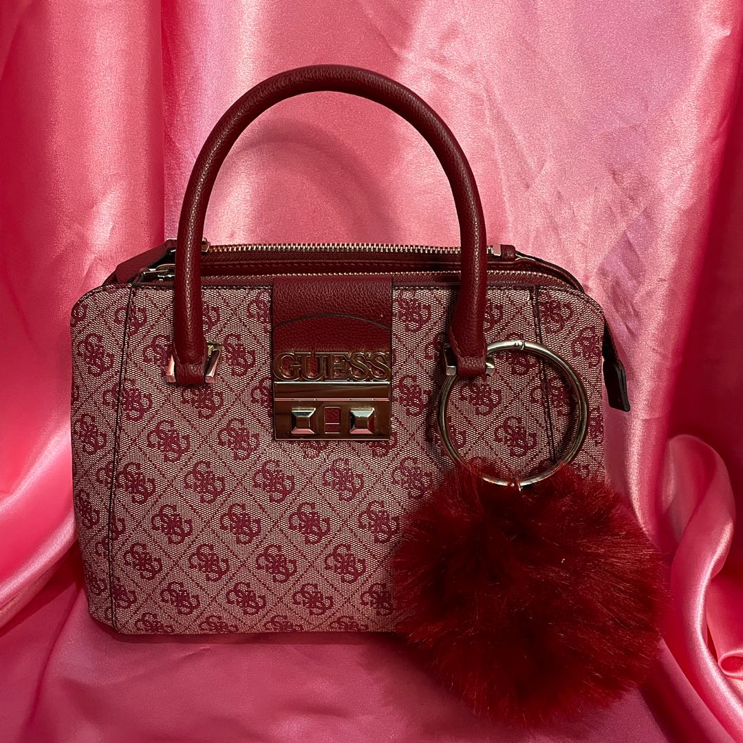 Guess deals luxe logo