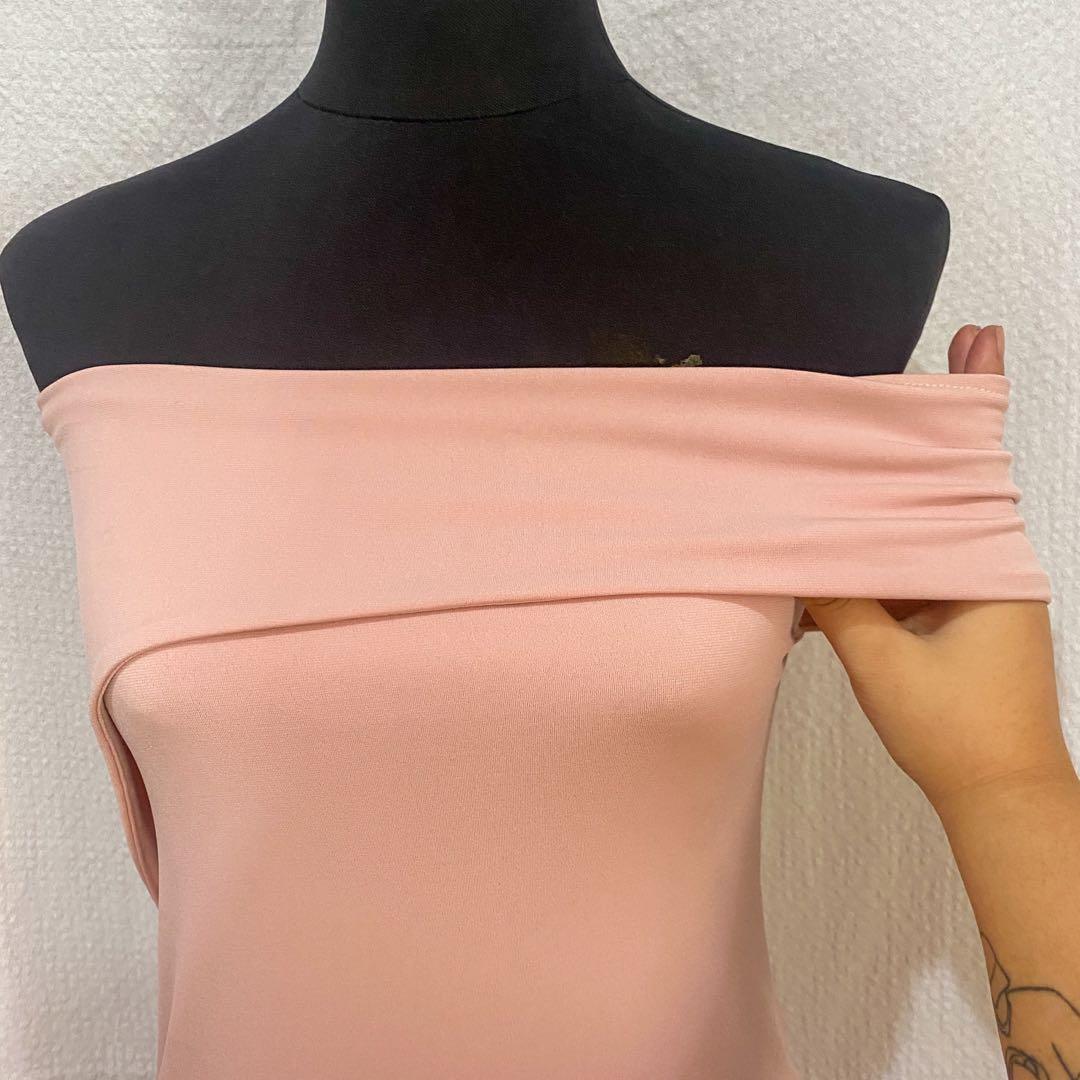 Light pink off shoulder midi dress (Category: Dresses) located in Cavite. Submitted by yssay14 (Listing ID 1107772916, Image 3). Description: Almost brand new sinukat lang after delivery nastock lang sa cabinet. Heather Clothing - Amelia wrap bodycon cocktail dress, fit from medium to semi large..