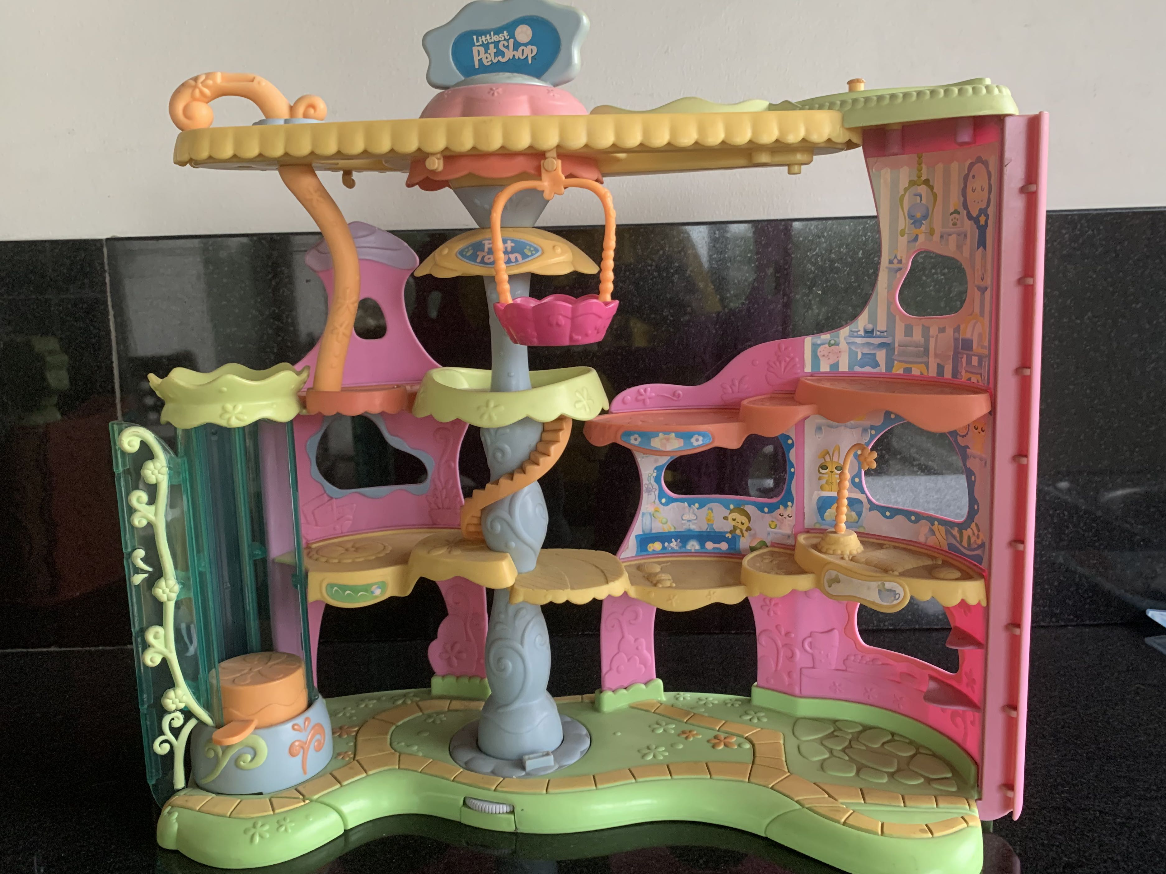 Hasbro littlest pet shop house / LPS House / little pet shop house, Hobbies  & Toys, Toys & Games on Carousell