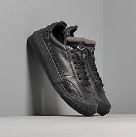 triple black nike blazer