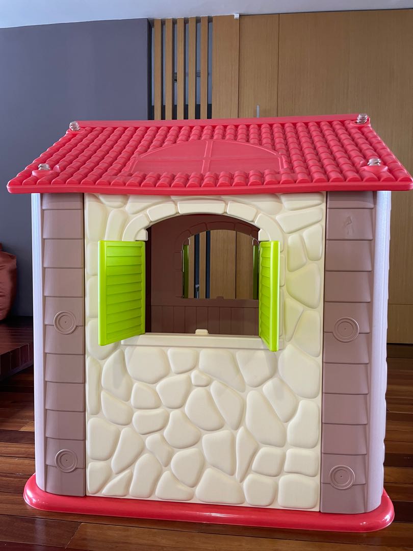 Deluxe playhouse with table and chairs outlet