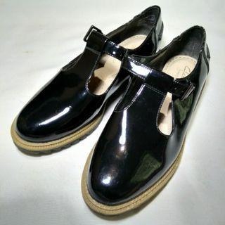 T-STRAP MARY JANES BLACK PATENT LEATHER
