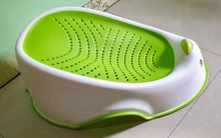 Baby Bath Support (Category: Bathtub & Bath Accessories) located in Manila. Submitted by angelichan.395 (Listing ID 1108077587, Image 2). Description: saglet lng nagamit,. na stock nlng., .