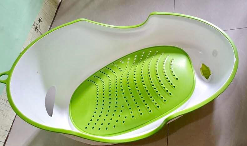 Baby Bath Support (Category: Bathtub & Bath Accessories) located in Manila. Submitted by angelichan.395 (Listing ID 1108077587, Image 3). Description: saglet lng nagamit,. na stock nlng., .