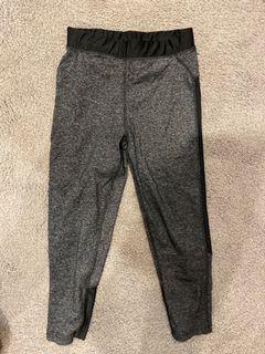Black and grey workout leggings