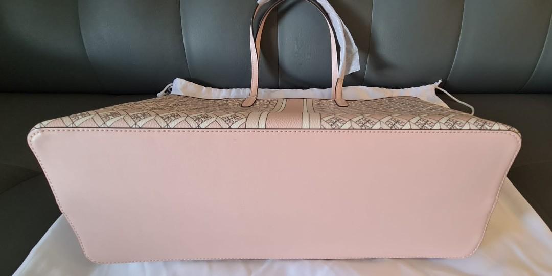 Brand new Tory Burch TOTE selling at below cost, Luxury, Bags & Wallets on  Carousell