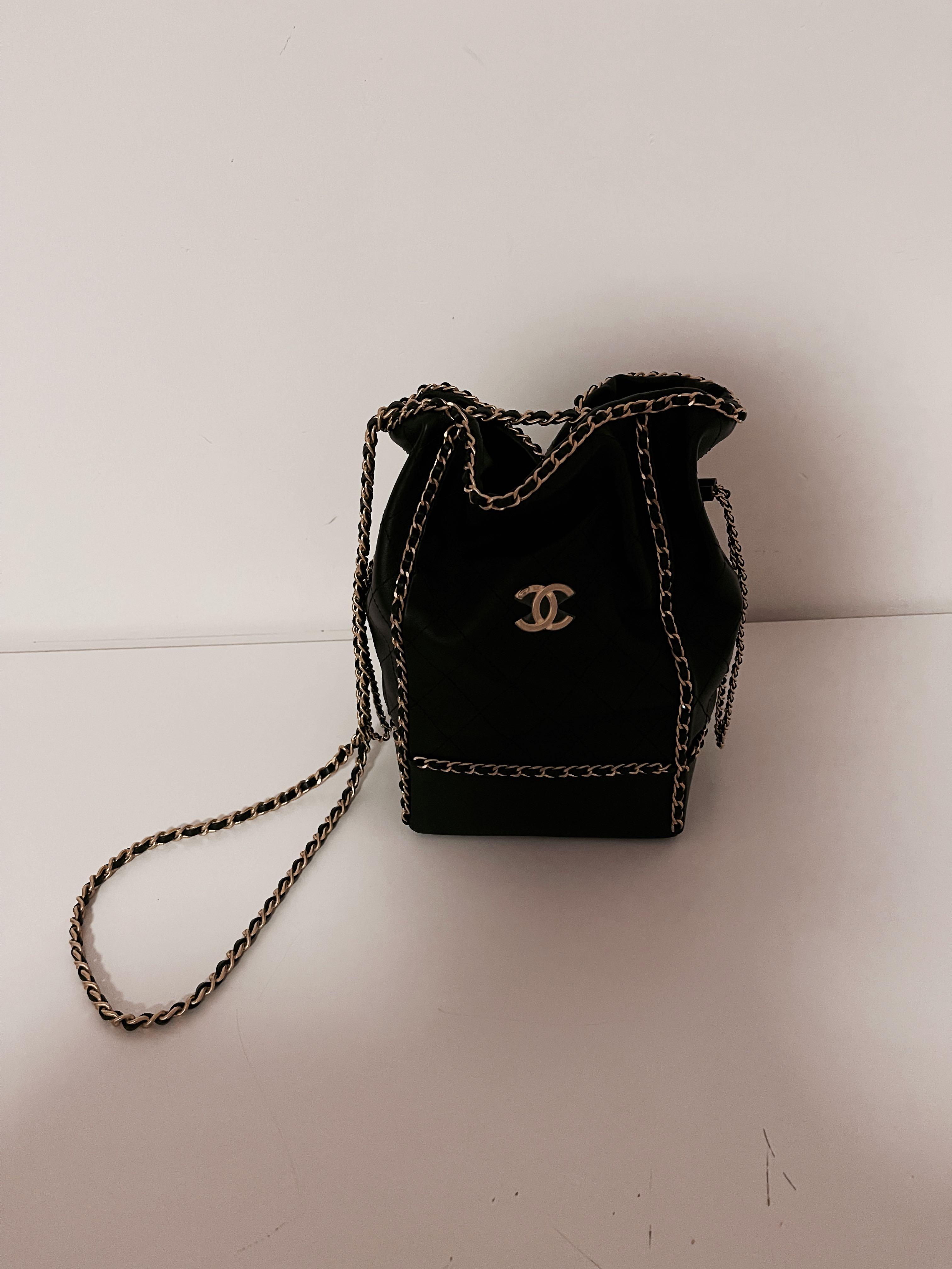 Brand New on Sale: Chanel Fall/Winter 2021/22 New Style Bucket bag, 名牌,  手袋及銀包- Carousell