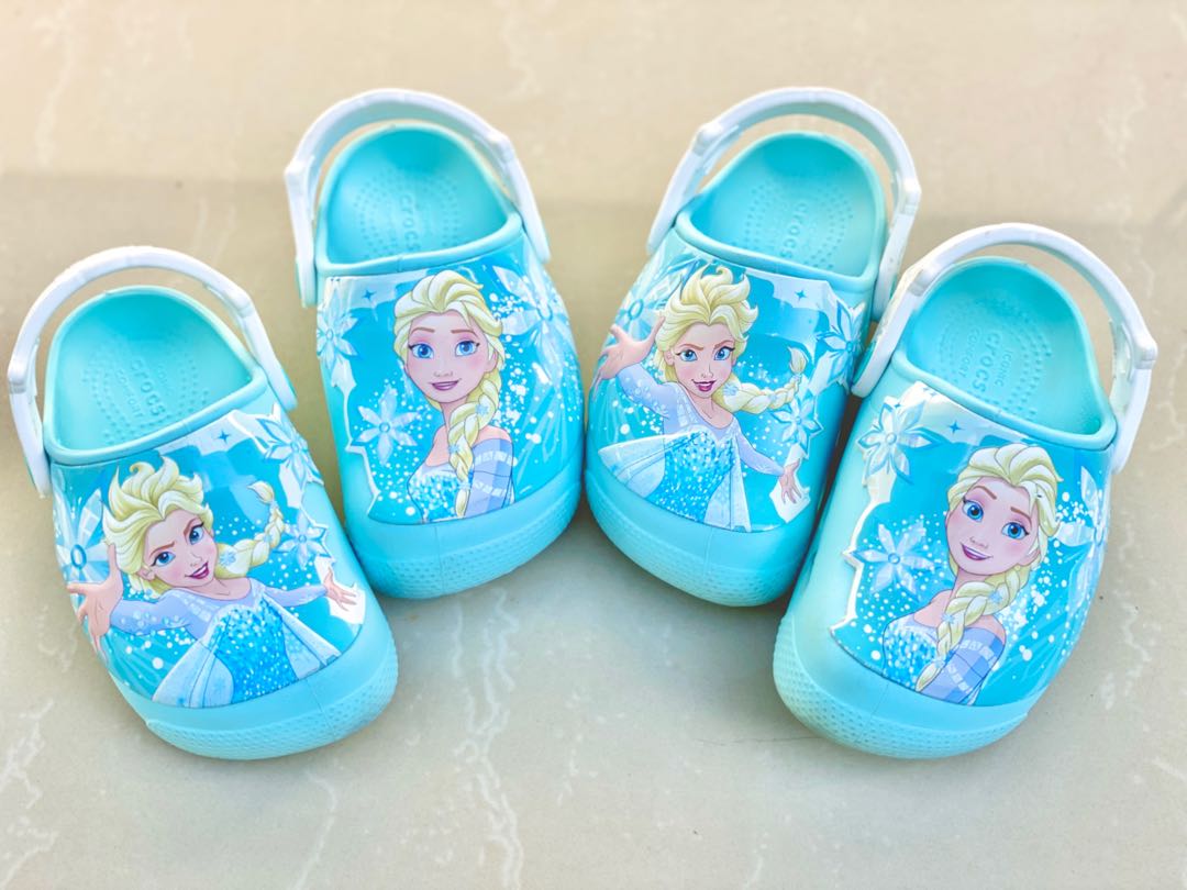Crocs frozen shop light up