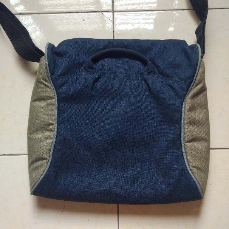 Crumpler Mcbain baby M bag (Category: Camera Bags & Carriers) located in Pasay City. Submitted by denimdude.ph (Listing ID 1107879944, Image 2). Description: .