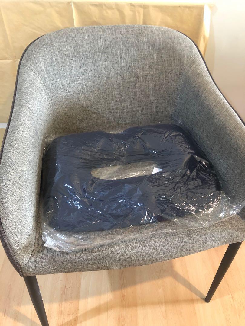 Desk/ accent chair, Furniture & Home Living, Furniture, Chairs on Carousell