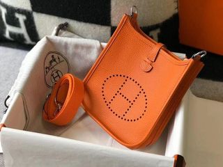 (Category: ) located in . Submitted by luxury_district.korea (Listing ID 1107947310, Image 1). Description: .