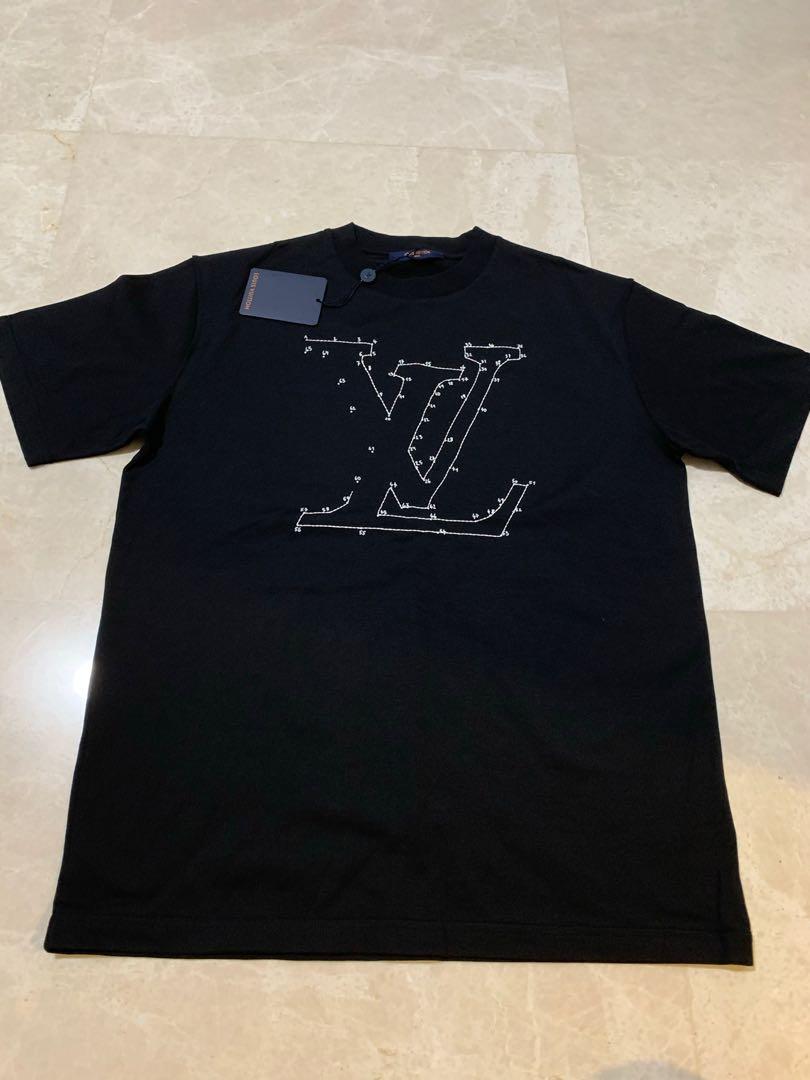 Louis Vuitton 2021SS Floating LV Logo T-Shirt, Men's Fashion, Tops & Sets,  Tshirts & Polo Shirts on Carousell