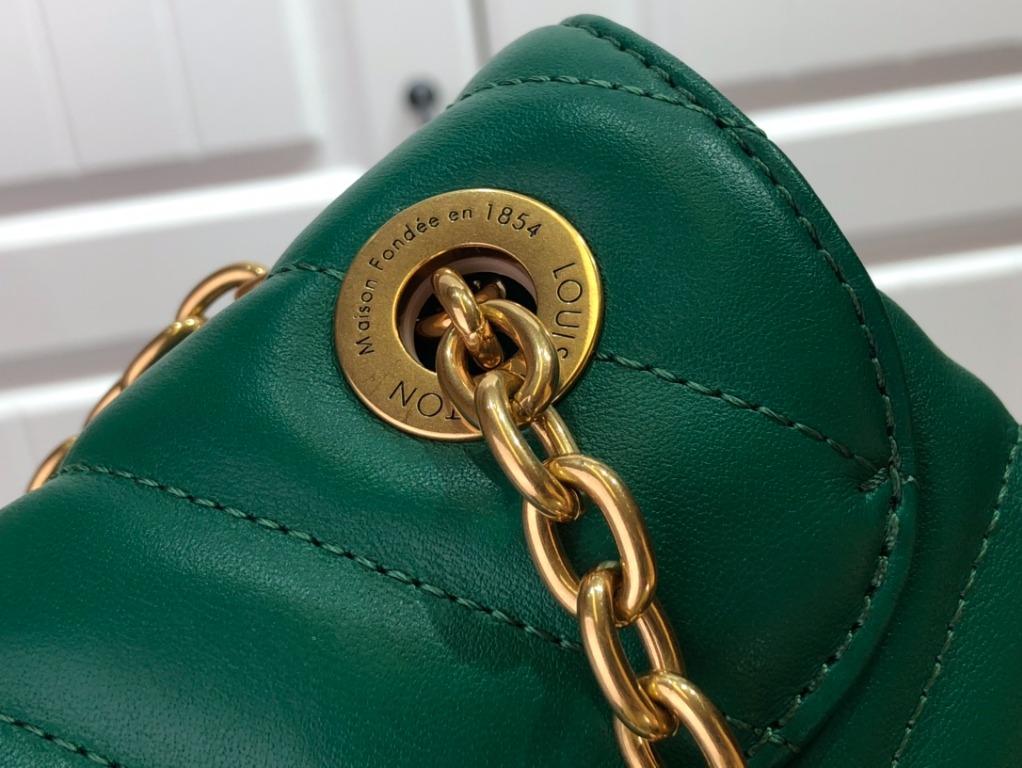 Louis Vuitton New Wave Pm!! Review  what's inside my bag????  #louisvuittonhandbag #handbag 
