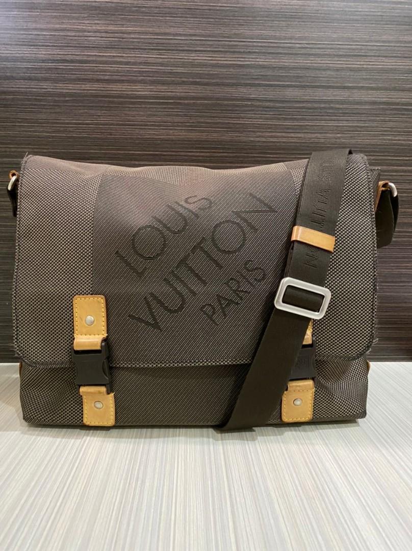 Louis Vuitton Terre Damier Geant Canvas Loup Messenger Bag