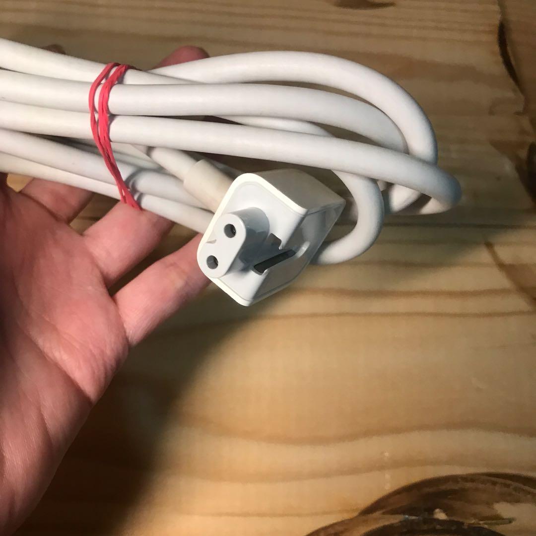 Macbook extension cable (Category: Cables & Adaptors) located in San Fernando. Submitted by ashlesha (Listing ID 1108020202, Image 2). Description: .