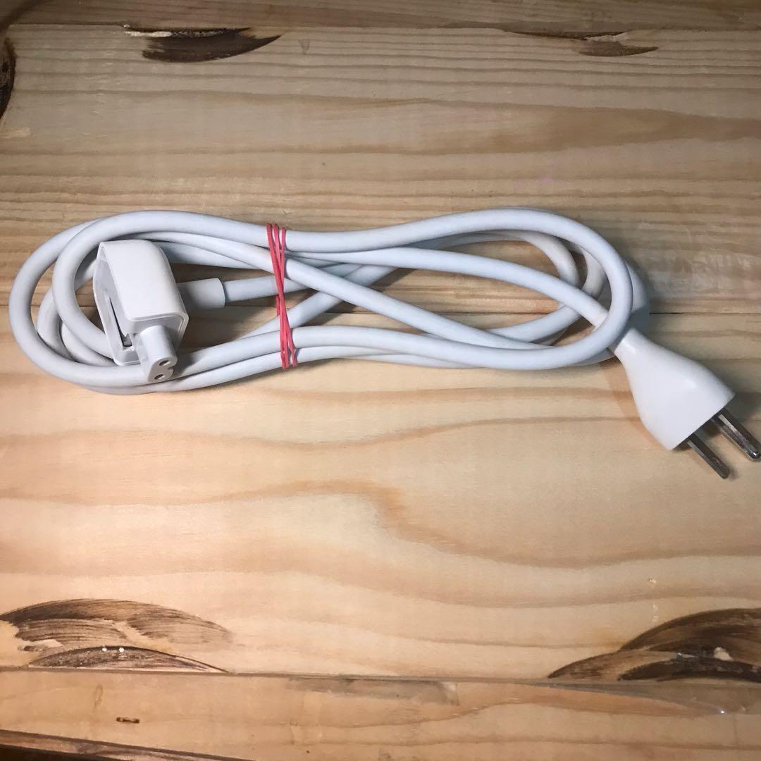 Macbook extension cable (Category: Cables & Adaptors) located in San Fernando. Submitted by ashlesha (Listing ID 1108020202, Image 1). Description: .