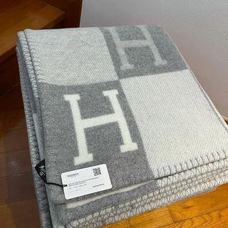 New Hermes Avalon grey blanket