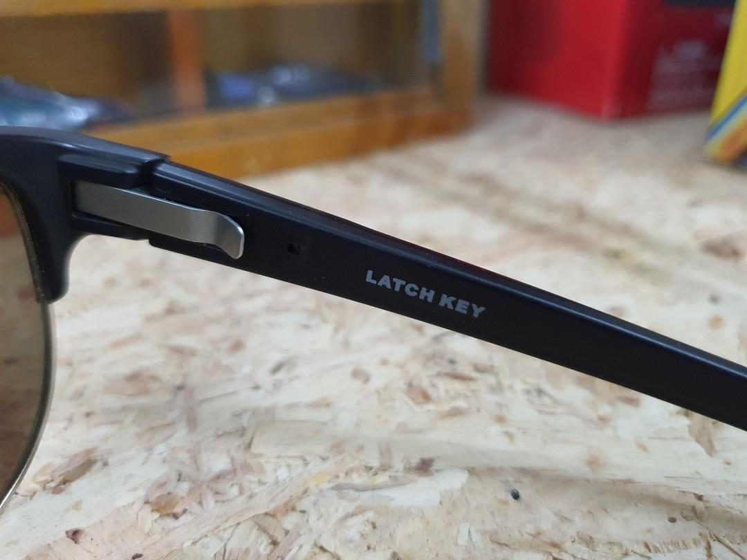 Oakley latch key polarized deals