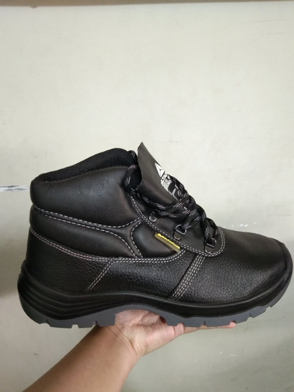 safety shoes delta plus, Men's Fashion, Footwear, Casual Shoes on Carousell