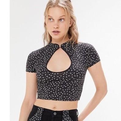 URBAN OUTFITTERS Sexy Keyhole Crop Top atasan cewek, Fesyen Wanita, Pakaian  Wanita, Atasan di Carousell