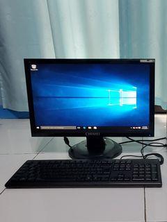 Used 18.5" Wide Screen LED PC Monitor with Keyboard