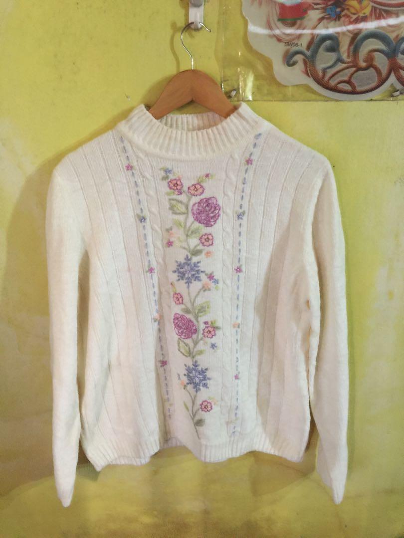 Alfred Dunner White Sweater With Flowers Women s Fashion Tops