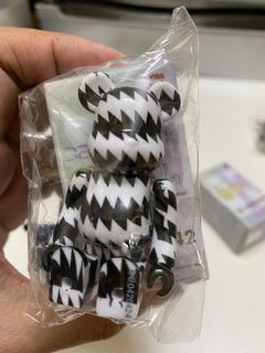 （分類：）位於 。 由 bearbricksuperfans 提交（商品編號 1108123359，圖片 1）。簡介： 。
