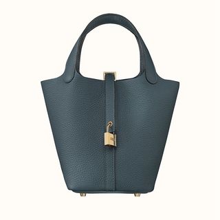 (Category: ) located in . Submitted by smollwardrobe (Listing ID 1108162772, Image 1). Description: .