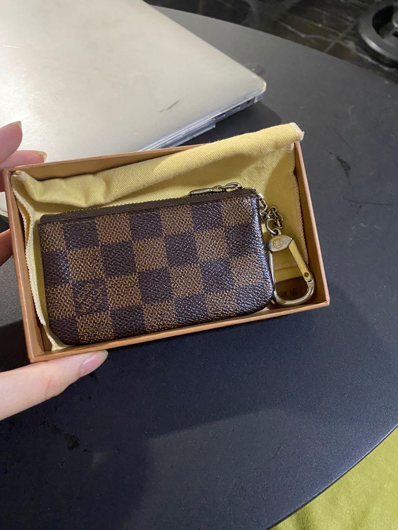 Cles in Damier Ebene (Category: Luxury Bags & Wallets) located in Manila. Submitted by shoptilyoudrop12 (Listing ID 1108153530, Image 2). Description: Comes with box and dustbag Authentic Date code: CT0193 Negotiable no stickiness .