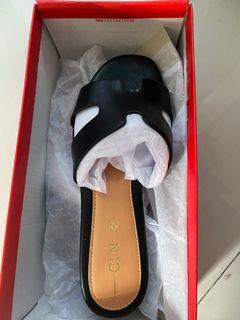 CLN Saylor Flat Sandals