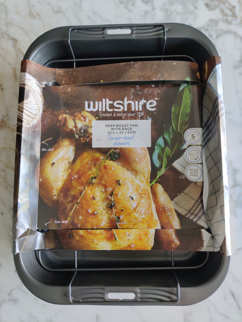 Deep Roast Pan with Rack, Furniture & Home Living, Kitchenware