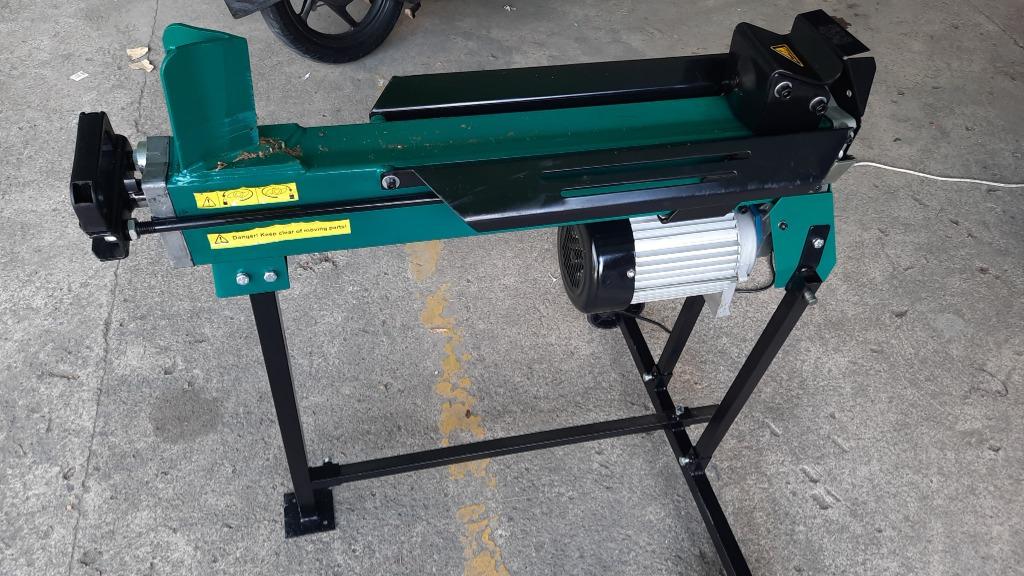 Ferrex log sale splitter