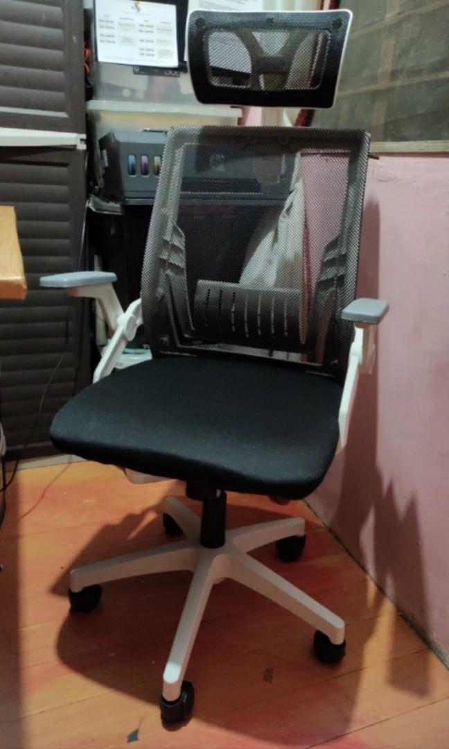 Korean Style adjustable armrest Office Chair with height adjustable