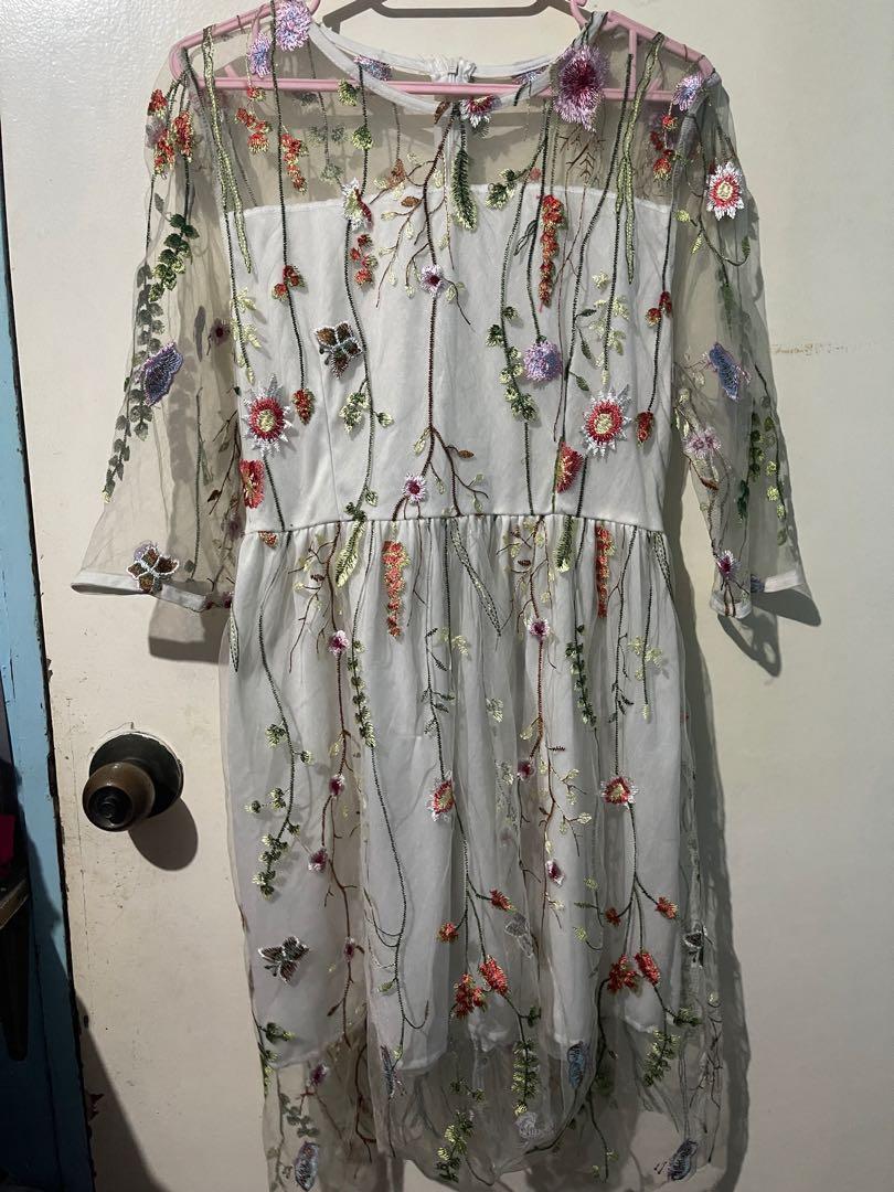 Lacey White Floral Dress (Category: Dresses) located in Manila. Submitted by declutteringish (Listing ID 1108214457, Image 1). Description: Worn once for New Years Eve Party.