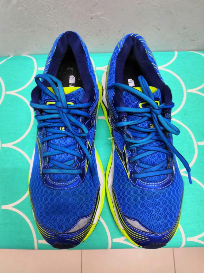 Mizuno wave paradox hotsell 2