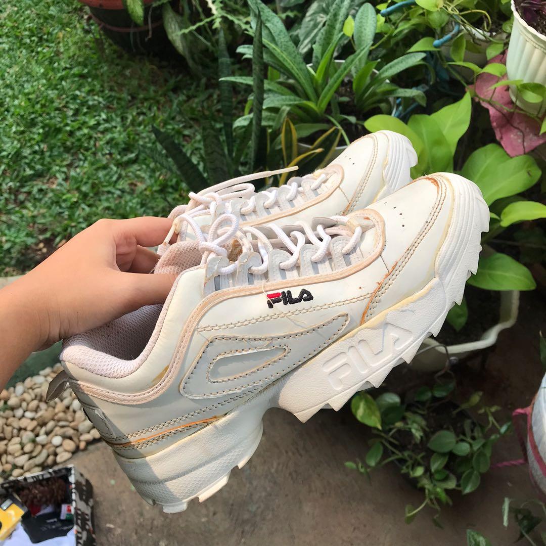 Sneakers shop fila wanita