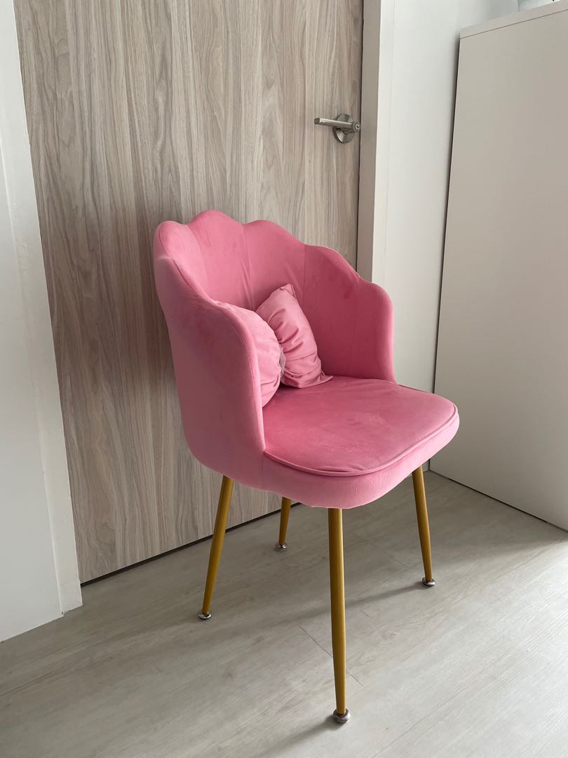Pink best sale dresser chair