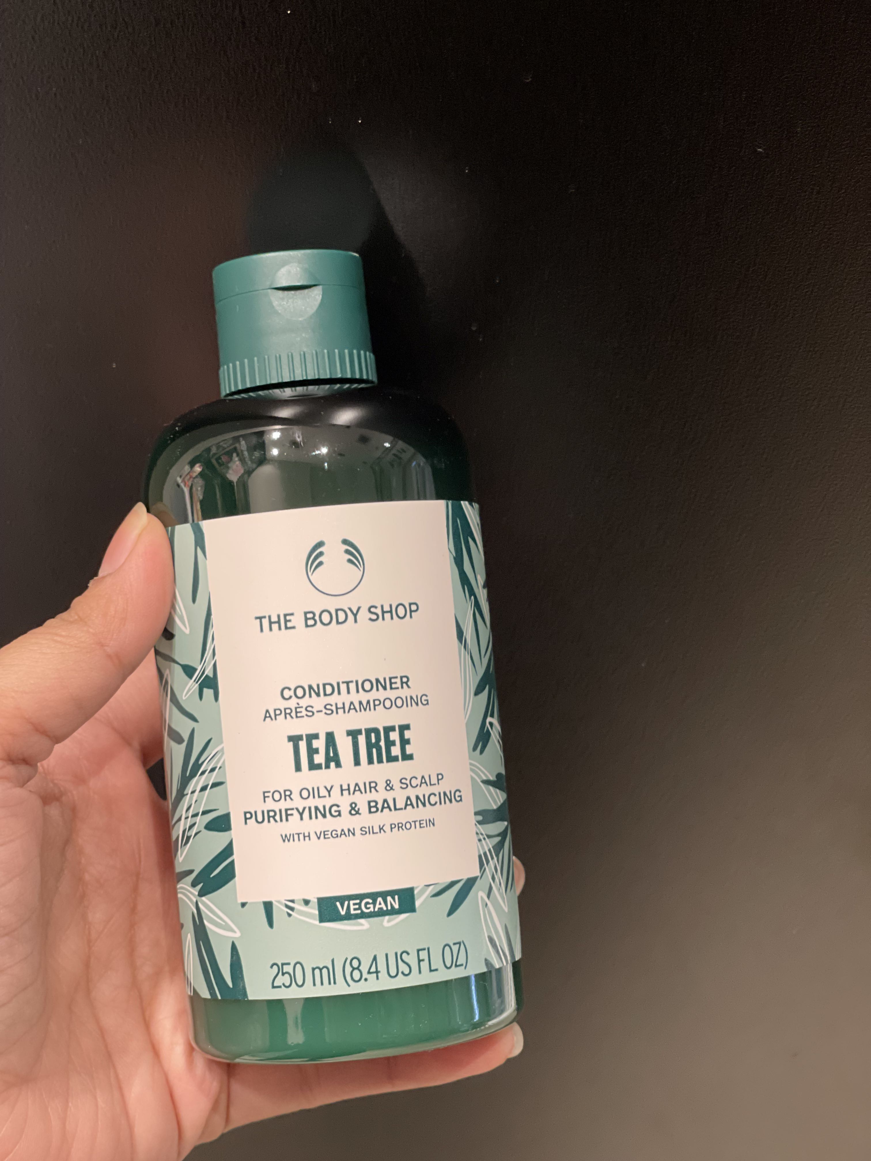 Tea tree hair conditioner The Body Shop, Beauty & Personal Care, Hair on  Carousell