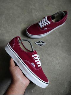 vans all black vnxk