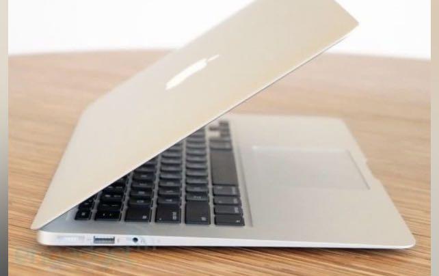 Apple Mac Air 13 inches (Category: Laptops & Notebooks) located in Manila. Submitted by ella_buenaventura26 (Listing ID 1104643348, Image 2). Description: All original No scratches Di na nagagamit No Box With Charger Look at the picture for the specs .