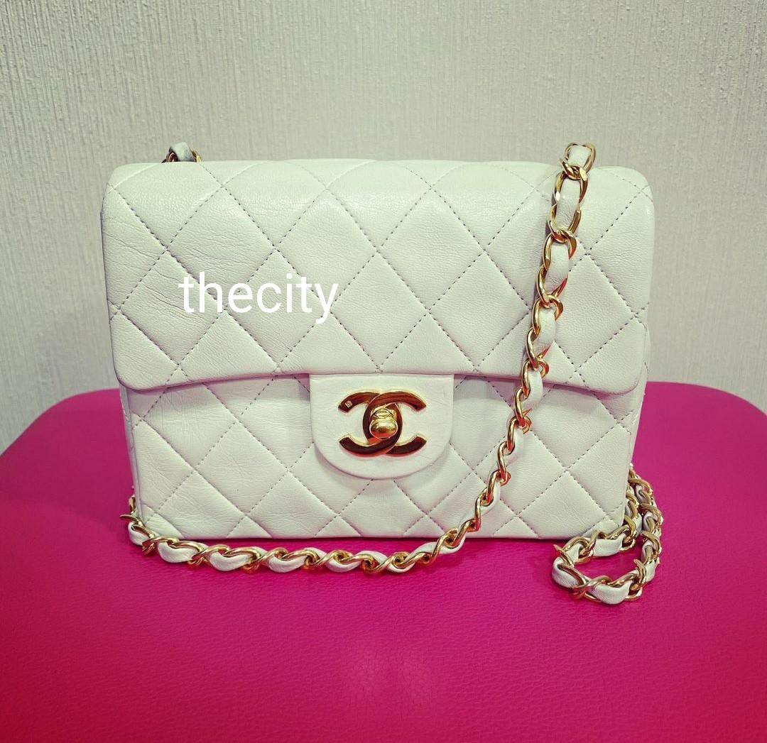 AUTHENTIC VINTAGE CHANEL CLASSIC MINI SQUARE FLAP BAG , WHITE LAMBSKIN  LEATHER - GOLD HARDWARE - OLD VINTAGE CONDITION, NOT FOR FUSSY BUYERS