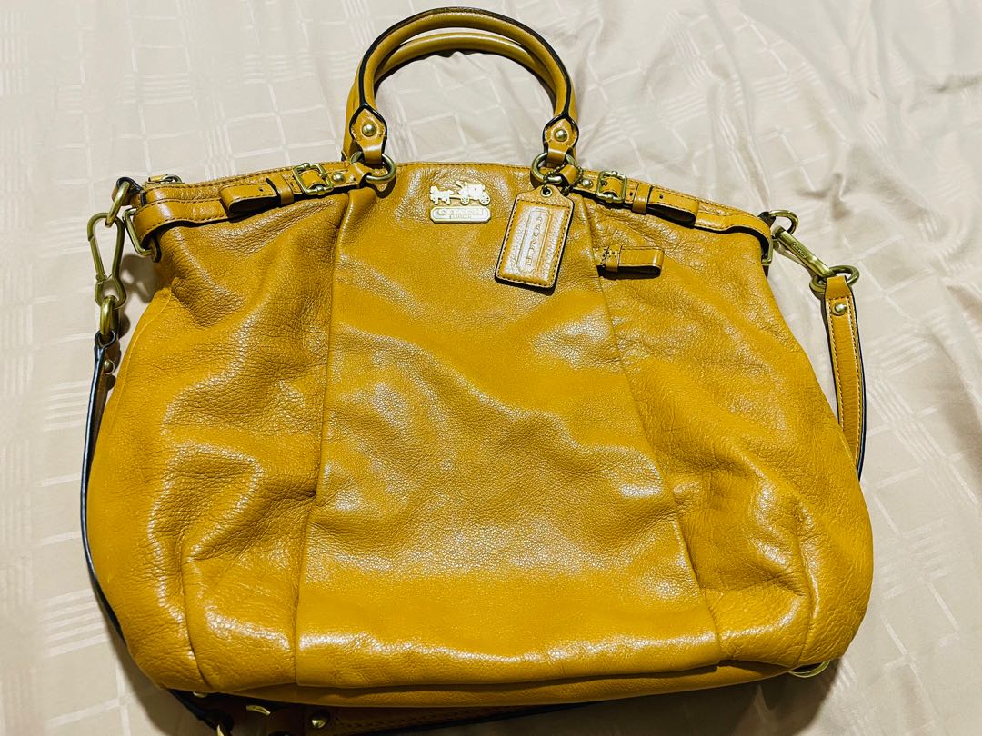 Coach Handbag, Women's Fashion, Bags & Wallets, Crossbody Bags on