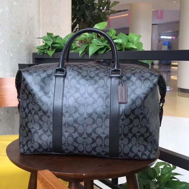 Coach men's voyager bag 2025