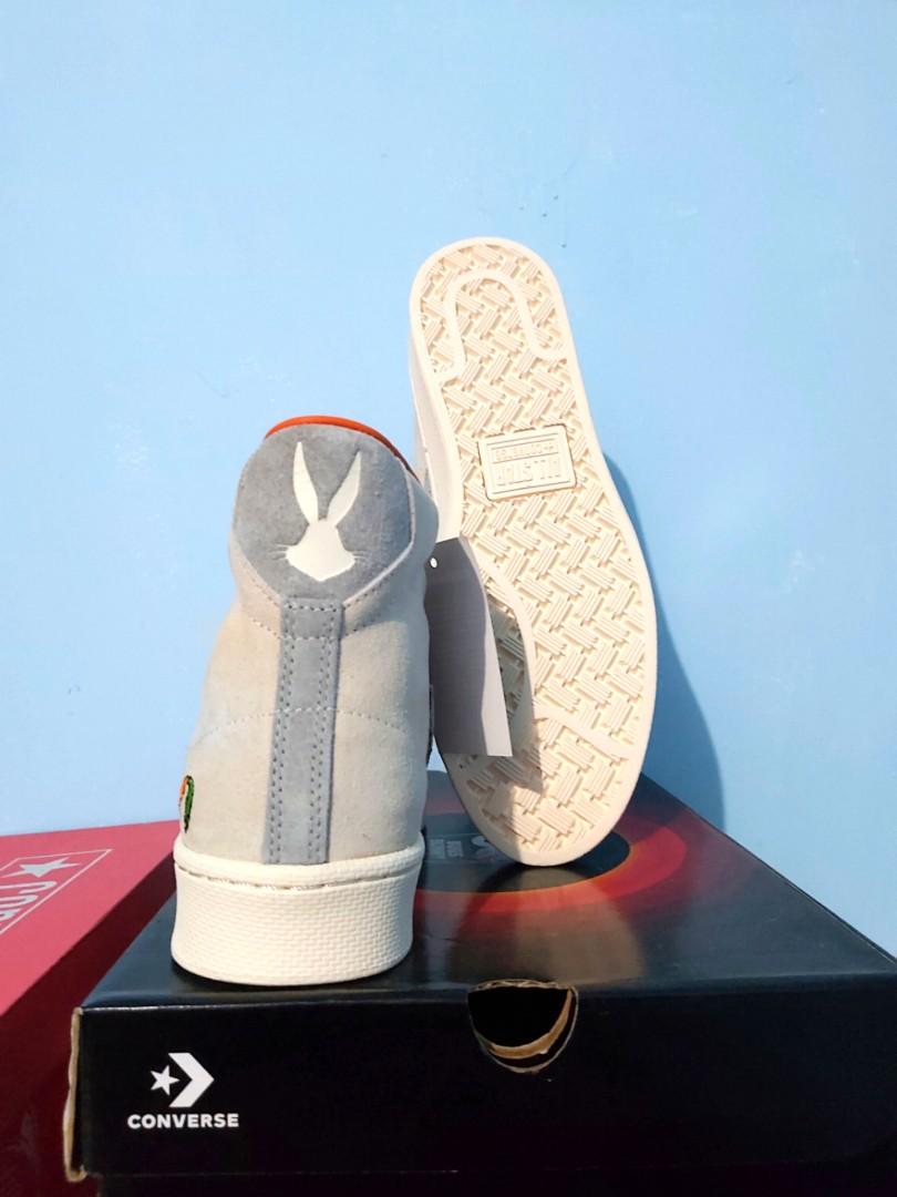 Converse x Bugs Bunny Pro Leather Hi 169223C Fesyen Pria Sepatu Sneakers di Carousell